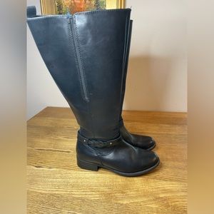 Beautiful knee high boots in near perfect condition
